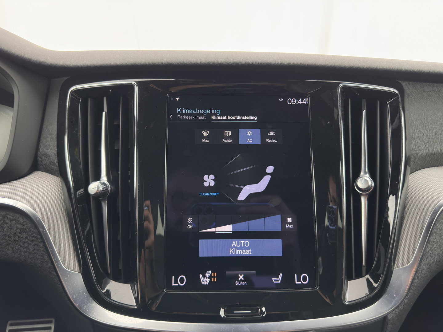 Volvo V60 2.0 T8 Recharge AWD R-Design Black-Line {SoH-99%} (Plug-in) (INCL-BTW) Aut. *LEATHER-FABRIC | FULL-LED | MEMORY-PACK | HARMAN/KARDON | DIGI-COCKPIT | HEATED-SPORTSEATS | KEYLESS | DAB+ | NAVI-FULLMAP | PDC | CRUISE | HEAD-UP | TOWBAR | 19''