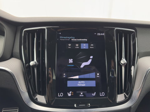 Volvo V60 2.0 T8 Recharge AWD R-Design Black-Line {SoH-99%} (Plug-in) (INCL-BTW) Aut. *LEATHER-FABRIC | FULL-LED | MEMORY-PACK | HARMAN/KARDON | DIGI-COCKPIT | HEATED-SPORTSEATS | KEYLESS | DAB+ | NAVI-FULLMAP | PDC | CRUISE | HEAD-UP | TOWBAR | 19''