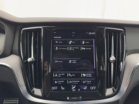 Volvo V60 2.0 T8 Recharge AWD R-Design Black-Line {SoH-99%} (Plug-in) (INCL-BTW) Aut. *LEATHER-FABRIC | FULL-LED | MEMORY-PACK | HARMAN/KARDON | DIGI-COCKPIT | HEATED-SPORTSEATS | KEYLESS | DAB+ | NAVI-FULLMAP | PDC | CRUISE | HEAD-UP | TOWBAR | 19''