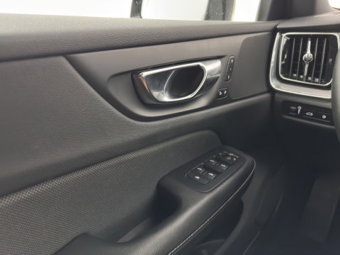Volvo V60 2.0 T8 Recharge AWD R-Design Black-Line {SoH-99%} (Plug-in) (INCL-BTW) Aut. *LEATHER-FABRIC | FULL-LED | MEMORY-PACK | HARMAN/KARDON | DIGI-COCKPIT | HEATED-SPORTSEATS | KEYLESS | DAB+ | NAVI-FULLMAP | PDC | CRUISE | HEAD-UP | TOWBAR | 19''