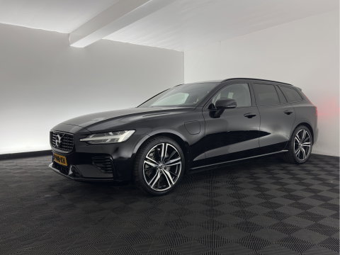 Volvo V60 2.0 T8 Recharge AWD R-Design Black-Line {SoH-99%} (Plug-in) (INCL-BTW) Aut. *LEATHER-FABRIC | FULL-LED | MEMORY-PACK | HARMAN/KARDON | DIGI-COCKPIT | HEATED-SPORTSEATS | KEYLESS | DAB+ | NAVI-FULLMAP | PDC | CRUISE | HEAD-UP | TOWBAR | 19''