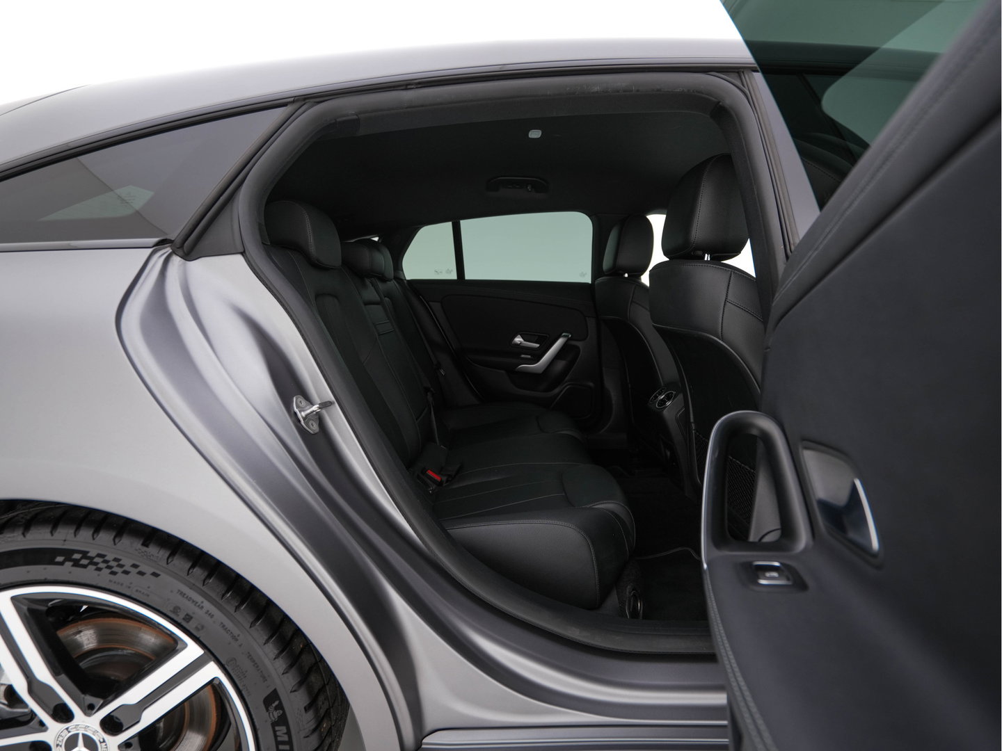 Mercedes-Benz CLA-Klasse Shooting Brake 200 Luxury Line (INCL.BTW) Aut. *ADAPTIVE-CRUISE | LEATHER | FULL-LED | HEATED-COMFORTSEATS | WIDESCREEN-COCKPIT | CAMERA | NAVI-FULLMAP | SHIFTPADDLES | PRIVACY-GLASS | DAB | AMBIENT-LIGHT | 18''ALU | TOWBA