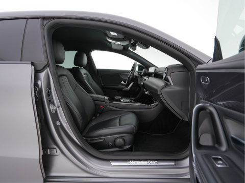 Mercedes-Benz CLA-Klasse Shooting Brake 200 Luxury Line (INCL.BTW) Aut. *ADAPTIVE-CRUISE | LEATHER | FULL-LED | HEATED-COMFORTSEATS | WIDESCREEN-COCKPIT | CAMERA | NAVI-FULLMAP | SHIFTPADDLES | PRIVACY-GLASS | DAB | AMBIENT-LIGHT | 18''ALU | TOWBA