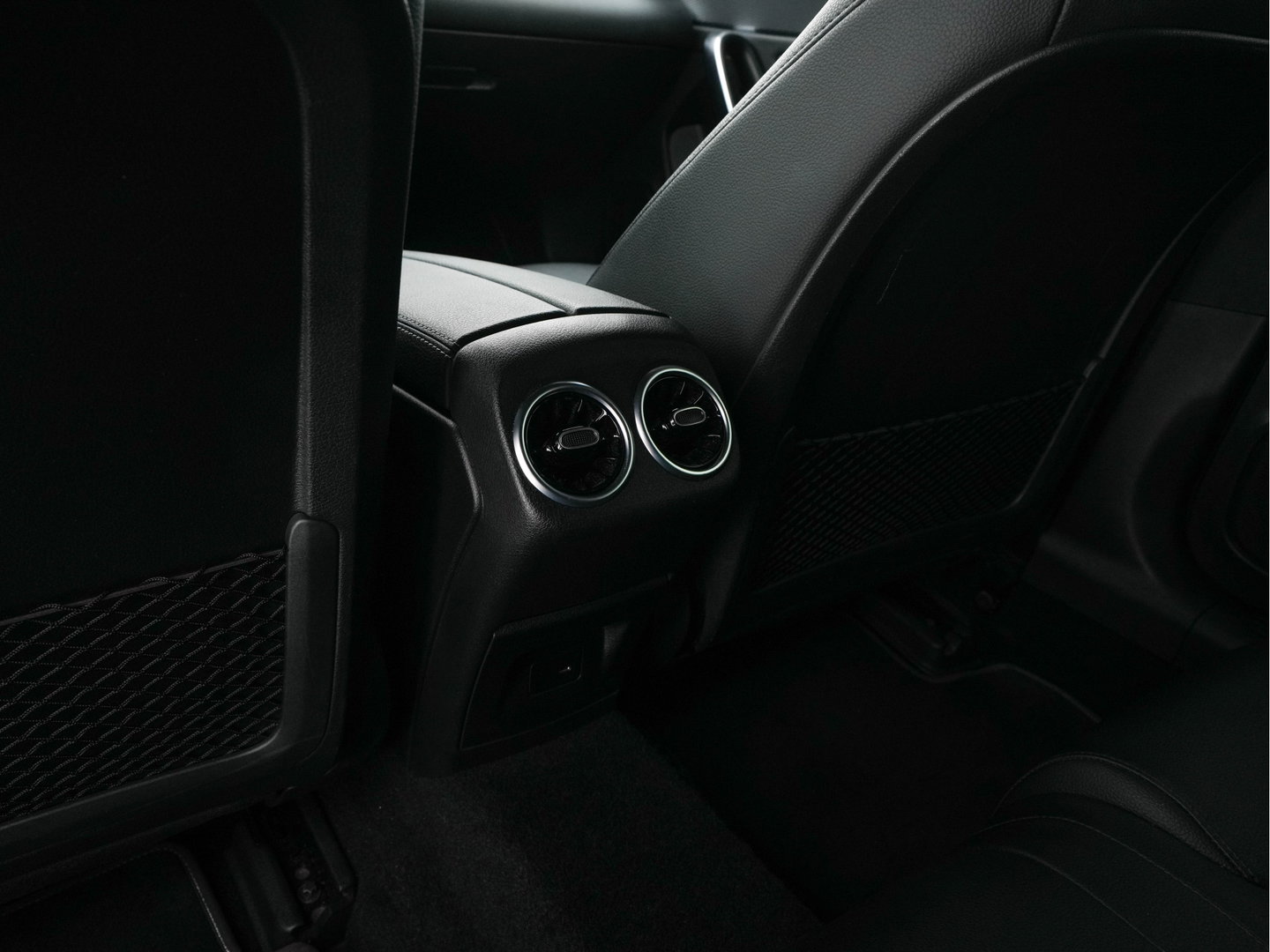 Mercedes-Benz CLA-Klasse Shooting Brake 200 Luxury Line (INCL.BTW) Aut. *ADAPTIVE-CRUISE | LEATHER | FULL-LED | HEATED-COMFORTSEATS | WIDESCREEN-COCKPIT | CAMERA | NAVI-FULLMAP | SHIFTPADDLES | PRIVACY-GLASS | DAB | AMBIENT-LIGHT | 18''ALU | TOWBA