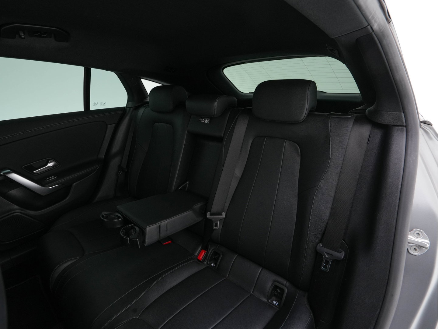 Mercedes-Benz CLA-Klasse Shooting Brake 200 Luxury Line (INCL.BTW) Aut. *ADAPTIVE-CRUISE | LEATHER | FULL-LED | HEATED-COMFORTSEATS | WIDESCREEN-COCKPIT | CAMERA | NAVI-FULLMAP | SHIFTPADDLES | PRIVACY-GLASS | DAB | AMBIENT-LIGHT | 18''ALU | TOWBA