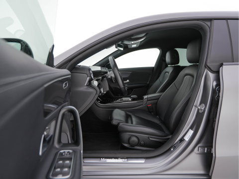 Mercedes-Benz CLA-Klasse Shooting Brake 200 Luxury Line (INCL.BTW) Aut. *ADAPTIVE-CRUISE | LEATHER | FULL-LED | HEATED-COMFORTSEATS | WIDESCREEN-COCKPIT | CAMERA | NAVI-FULLMAP | SHIFTPADDLES | PRIVACY-GLASS | DAB | AMBIENT-LIGHT | 18''ALU | TOWBA
