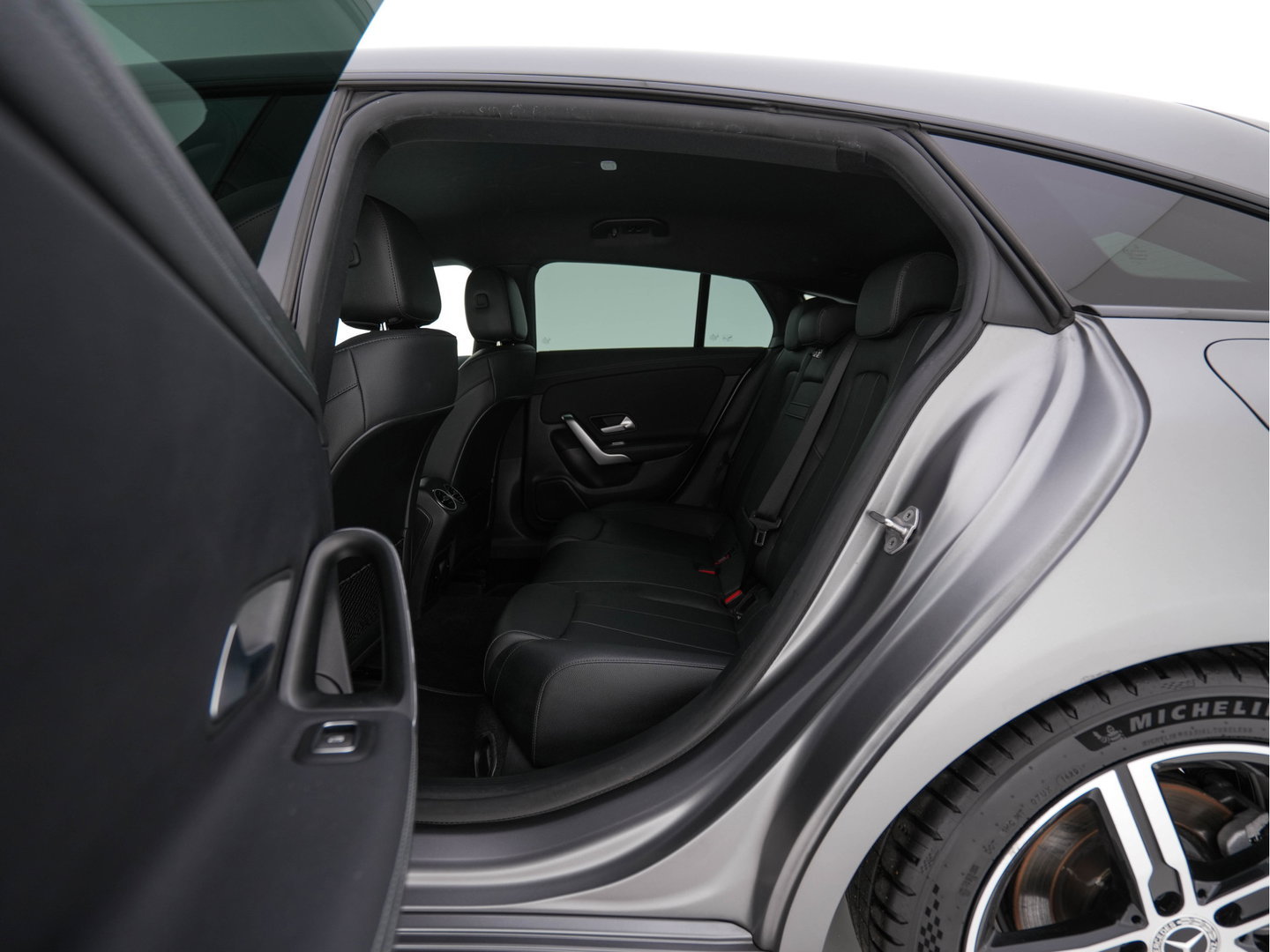 Mercedes-Benz CLA-Klasse Shooting Brake 200 Luxury Line (INCL.BTW) Aut. *ADAPTIVE-CRUISE | LEATHER | FULL-LED | HEATED-COMFORTSEATS | WIDESCREEN-COCKPIT | CAMERA | NAVI-FULLMAP | SHIFTPADDLES | PRIVACY-GLASS | DAB | AMBIENT-LIGHT | 18''ALU | TOWBA