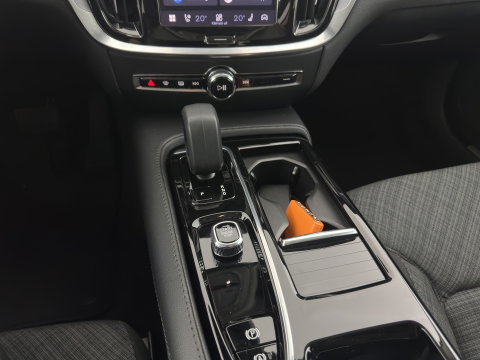 Volvo V60 2.0 T6 Plug-in hybrid AWD Core Bright Aut. (INCL.BTW) *FULL-LED | DIGI-COCKPIT | HEATED-COMFORTSEATS | KEYLESS | DAB | PRIVACY-GLASS | CARPLAY | NAVI-FULLMAP | TOWBAR | 18''ALU*
