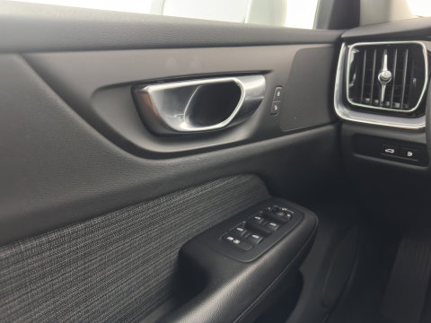 Volvo V60 2.0 T6 Plug-in hybrid AWD Core Bright Aut. (INCL.BTW) *FULL-LED | DIGI-COCKPIT | HEATED-COMFORTSEATS | KEYLESS | DAB | PRIVACY-GLASS | CARPLAY | NAVI-FULLMAP | TOWBAR | 18''ALU*