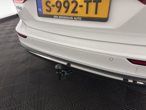 Volvo V60 2.0 T6 Plug-in hybrid AWD Core Bright Aut. (INCL.BTW) *FULL-LED | DIGI-COCKPIT | HEATED-COMFORTSEATS | KEYLESS | DAB | PRIVACY-GLASS | CARPLAY | NAVI-FULLMAP | TOWBAR | 18''ALU*