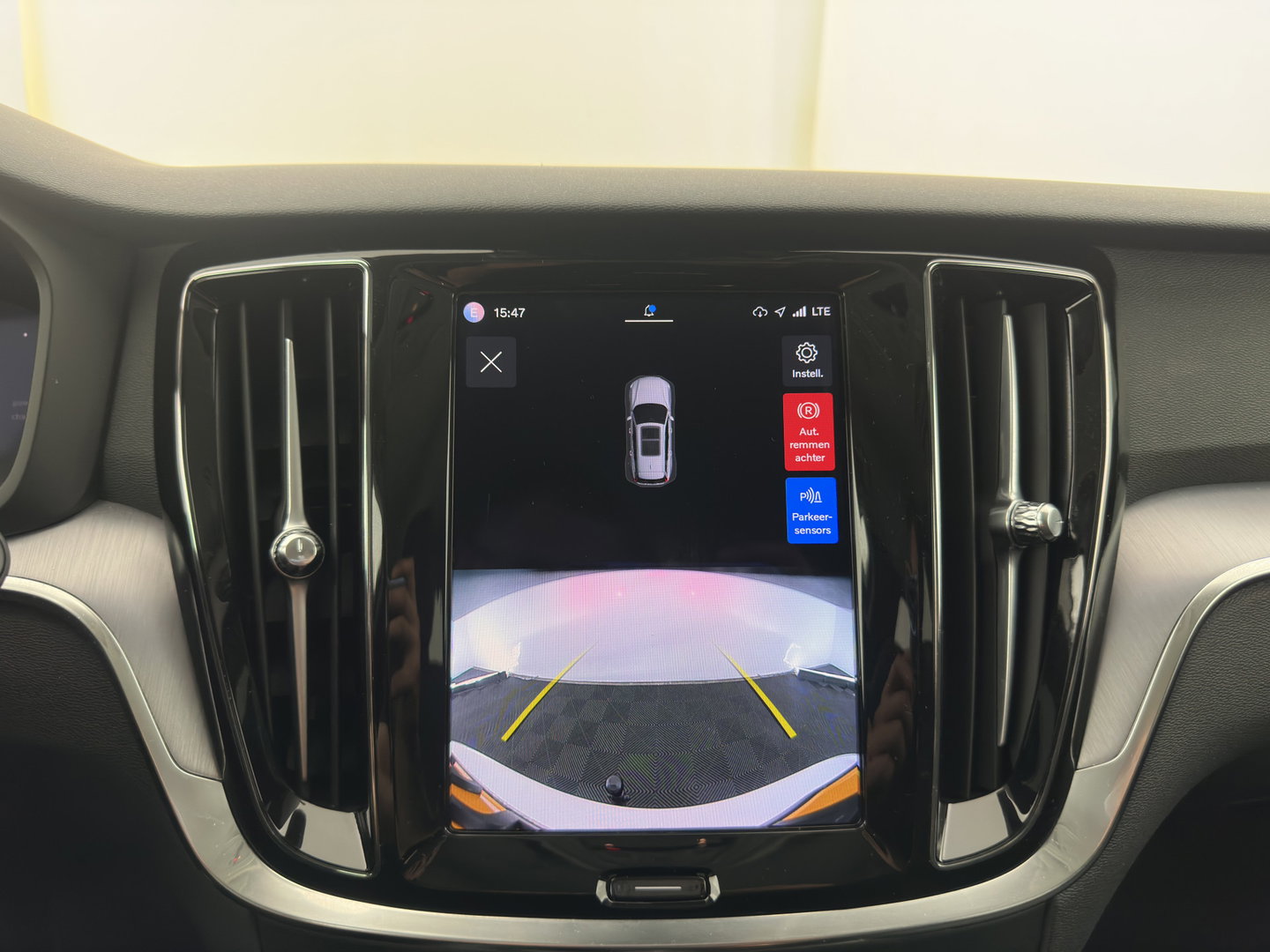 Volvo V60 2.0 T6 Plug-in hybrid AWD Core Bright Aut. (INCL.BTW) *FULL-LED | DIGI-COCKPIT | HEATED-COMFORTSEATS | KEYLESS | DAB | PRIVACY-GLASS | CARPLAY | NAVI-FULLMAP | TOWBAR | 18''ALU*