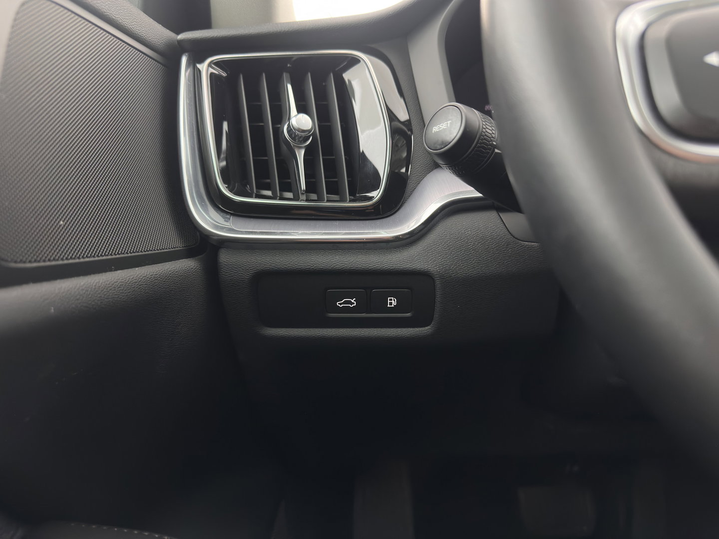 Volvo V60 2.0 T6 Plug-in hybrid AWD Core Bright Aut. (INCL.BTW) *FULL-LED | DIGI-COCKPIT | HEATED-COMFORTSEATS | KEYLESS | DAB | PRIVACY-GLASS | CARPLAY | NAVI-FULLMAP | TOWBAR | 18''ALU*