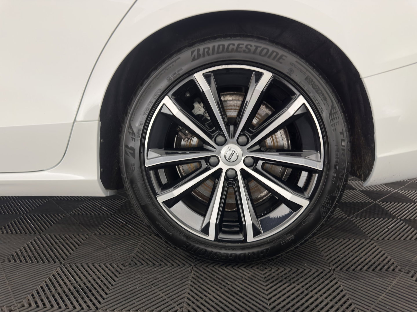 Volvo V60 2.0 T6 Plug-in hybrid AWD Core Bright Aut. (INCL.BTW) *FULL-LED | DIGI-COCKPIT | HEATED-COMFORTSEATS | KEYLESS | DAB | PRIVACY-GLASS | CARPLAY | NAVI-FULLMAP | TOWBAR | 18''ALU*