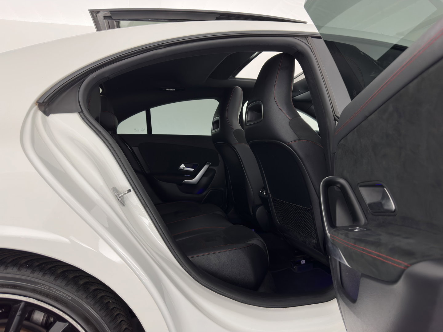 Mercedes-Benz CLA-Klasse 180 d Premium Plus (INCL-BTW) Aut. *PANO | LEATHER-MICROFIBRE | FULL-LED  | AMBIENTLIGHT | HEATED-SPORTSEATS | WIDESCREEN-COCKPIT | DAB+ | NAVI-FULLMAP | CAMERA | PRIVACYGLASS | 19''ALU*