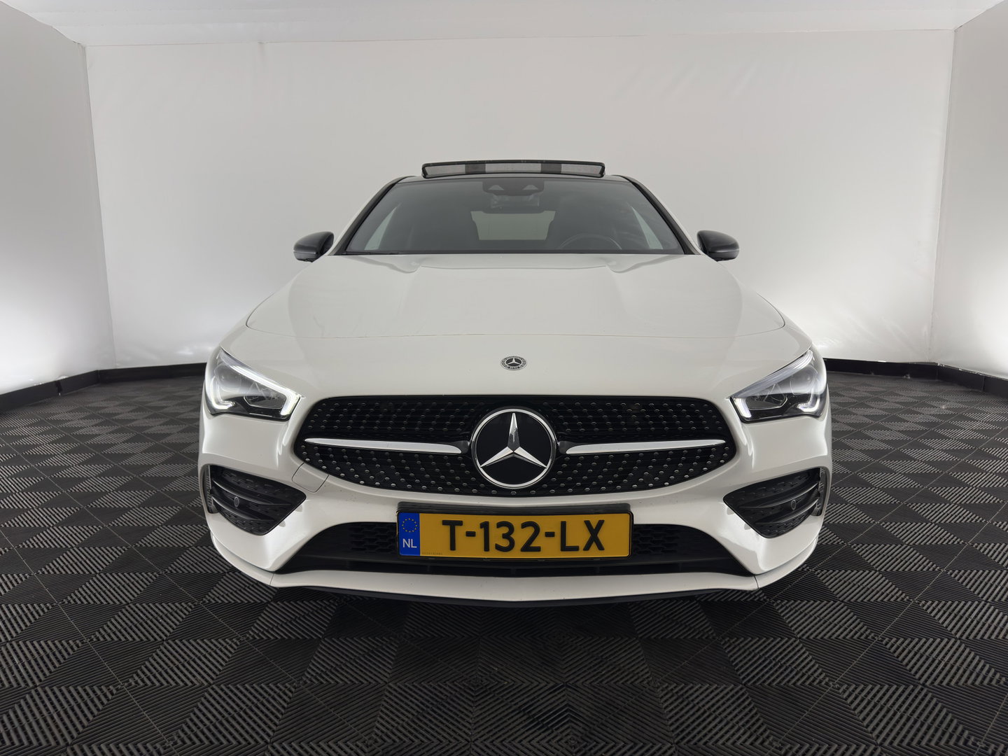 Mercedes-Benz CLA-Klasse 180 d Premium Plus (INCL-BTW) Aut. *PANO | LEATHER-MICROFIBRE | FULL-LED  | AMBIENTLIGHT | HEATED-SPORTSEATS | WIDESCREEN-COCKPIT | DAB+ | NAVI-FULLMAP | CAMERA | PRIVACYGLASS | 19''ALU*
