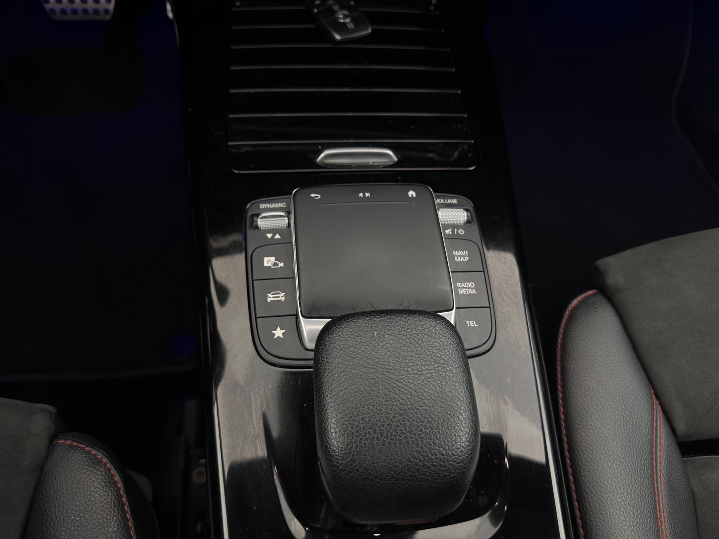 Mercedes-Benz CLA-Klasse 180 d Premium Plus (INCL-BTW) Aut. *PANO | LEATHER-MICROFIBRE | FULL-LED  | AMBIENTLIGHT | HEATED-SPORTSEATS | WIDESCREEN-COCKPIT | DAB+ | NAVI-FULLMAP | CAMERA | PRIVACYGLASS | 19''ALU*