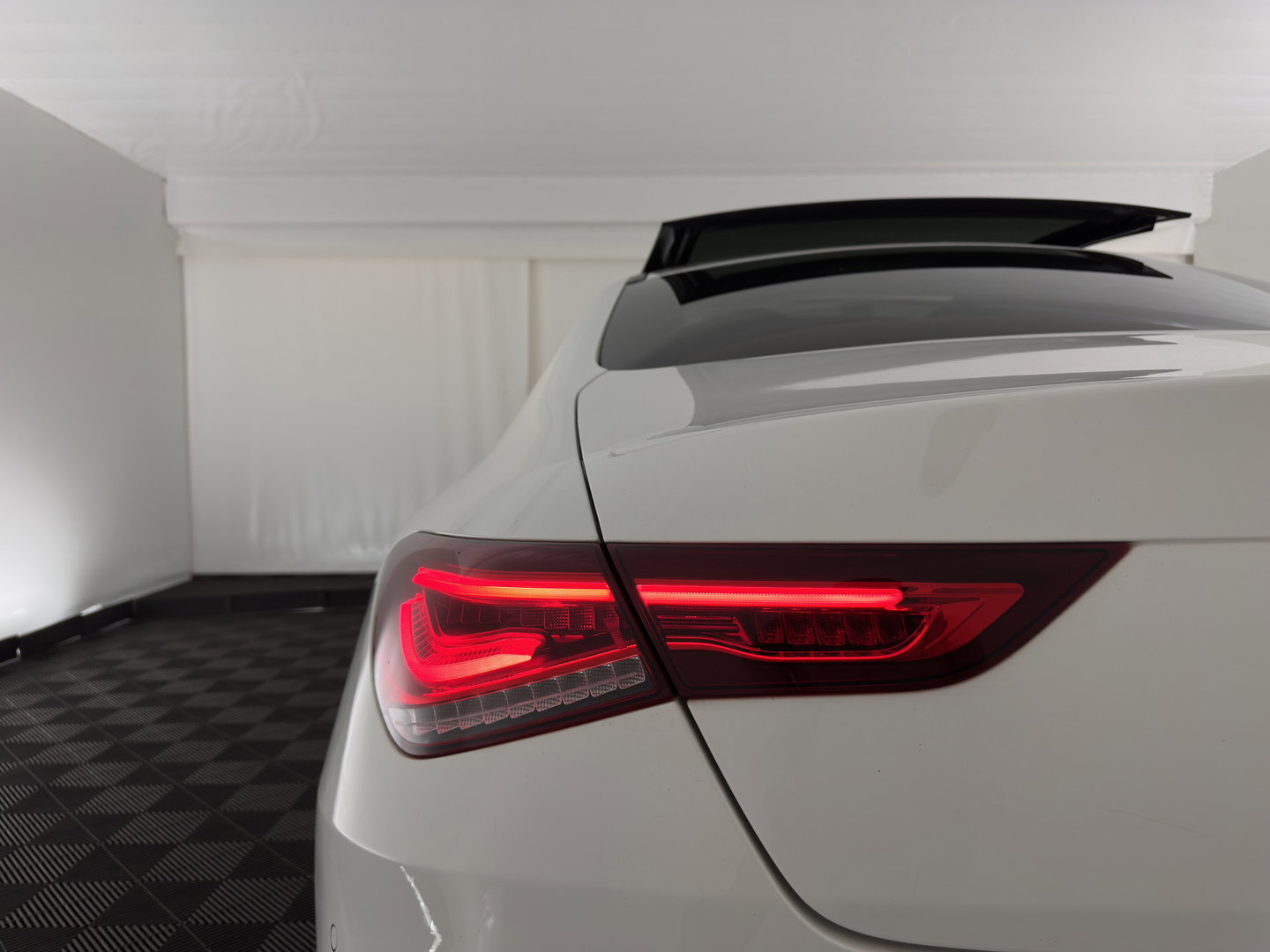 Mercedes-Benz CLA-Klasse 180 d Premium Plus (INCL-BTW) Aut. *PANO | LEATHER-MICROFIBRE | FULL-LED  | AMBIENTLIGHT | HEATED-SPORTSEATS | WIDESCREEN-COCKPIT | DAB+ | NAVI-FULLMAP | CAMERA | PRIVACYGLASS | 19''ALU*