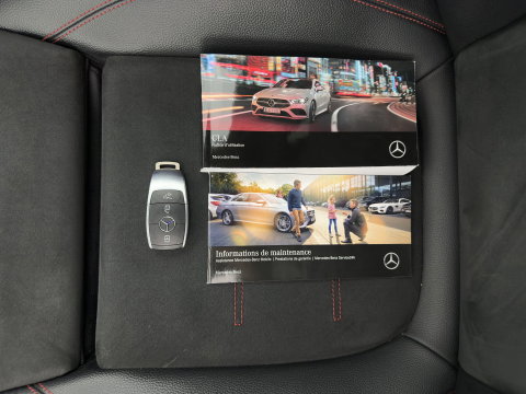 Mercedes-Benz CLA-Klasse 180 d Premium Plus (INCL-BTW) Aut. *PANO | LEATHER-MICROFIBRE | FULL-LED  | AMBIENTLIGHT | HEATED-SPORTSEATS | WIDESCREEN-COCKPIT | DAB+ | NAVI-FULLMAP | CAMERA | PRIVACYGLASS | 19''ALU*