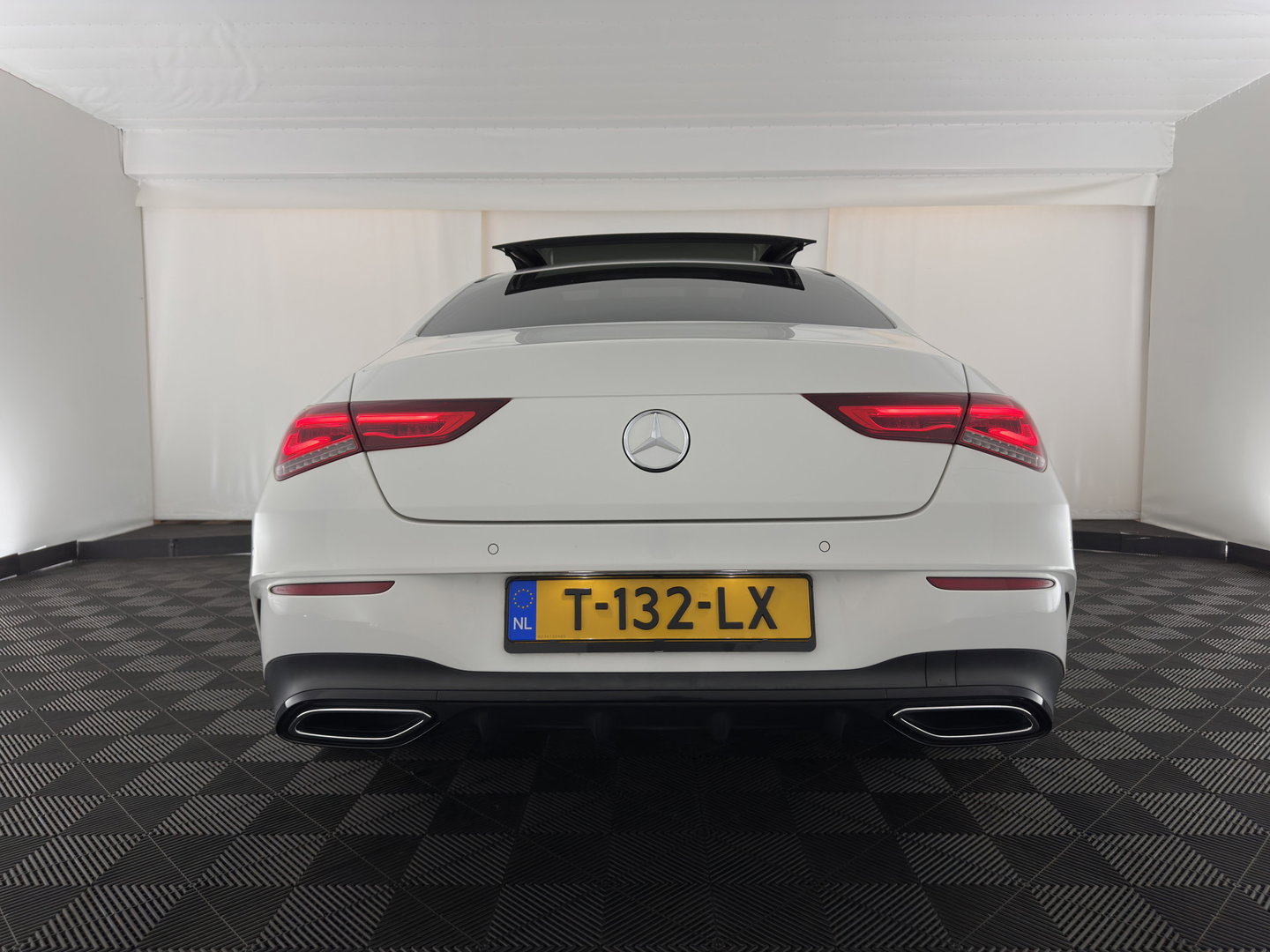 Mercedes-Benz CLA-Klasse 180 d Premium Plus (INCL-BTW) Aut. *PANO | LEATHER-MICROFIBRE | FULL-LED  | AMBIENTLIGHT | HEATED-SPORTSEATS | WIDESCREEN-COCKPIT | DAB+ | NAVI-FULLMAP | CAMERA | PRIVACYGLASS | 19''ALU*