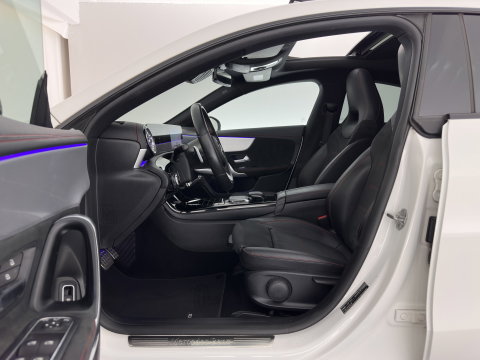 Mercedes-Benz CLA-Klasse 180 d Premium Plus (INCL-BTW) Aut. *PANO | LEATHER-MICROFIBRE | FULL-LED  | AMBIENTLIGHT | HEATED-SPORTSEATS | WIDESCREEN-COCKPIT | DAB+ | NAVI-FULLMAP | CAMERA | PRIVACYGLASS | 19''ALU*