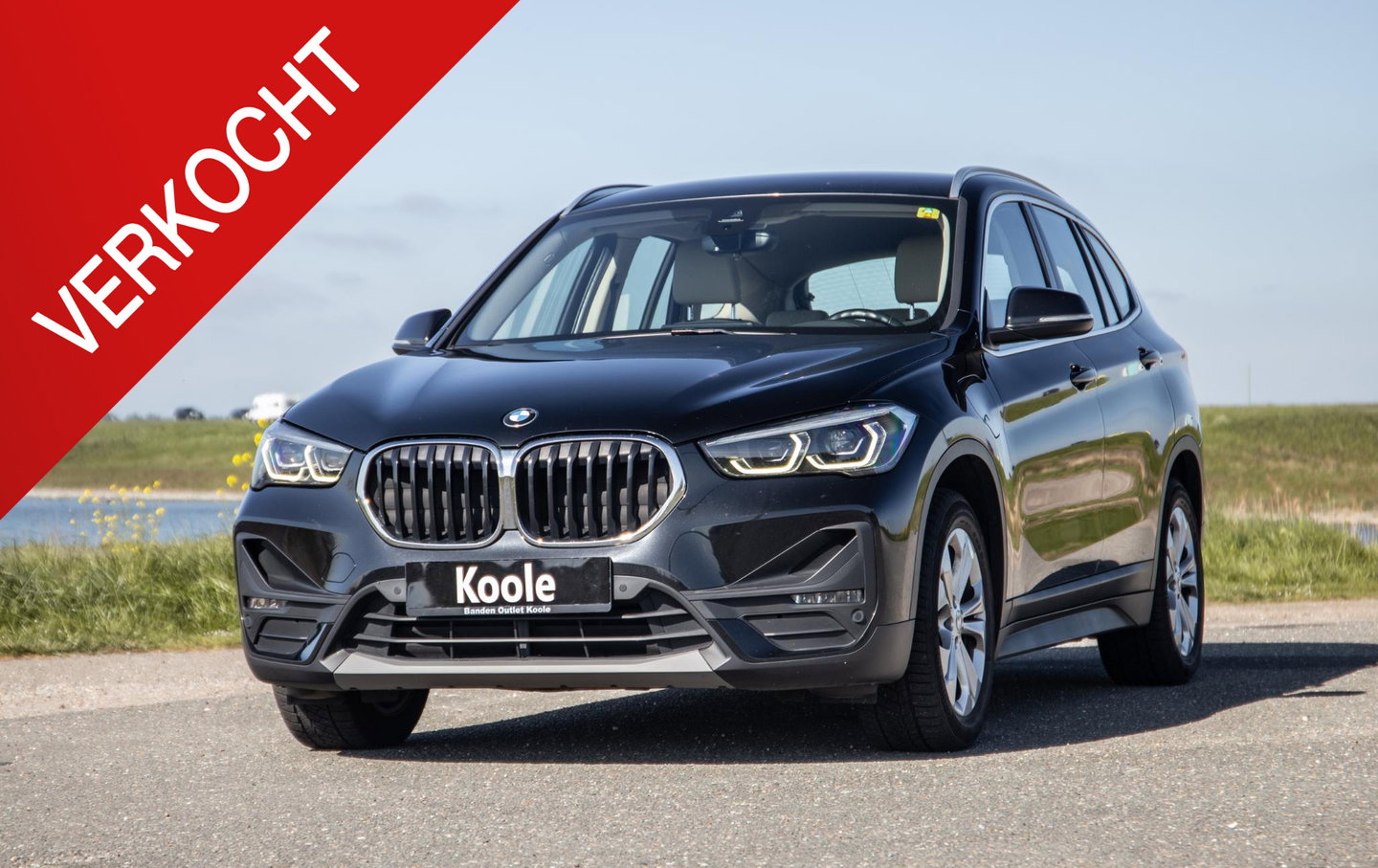 BMW X1 xDrive25e Executive BEIGE LEER / CAMERA / CARPLAY / HEAD UP DISPLAY / LED / CRUISE CONTROLE / STOELVERWARMING