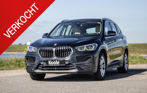 BMW X1 xDrive25e Executive BEIGE LEER / CAMERA / CARPLAY / HEAD UP DISPLAY / LED / CRUISE CONTROLE / STOELVERWARMING