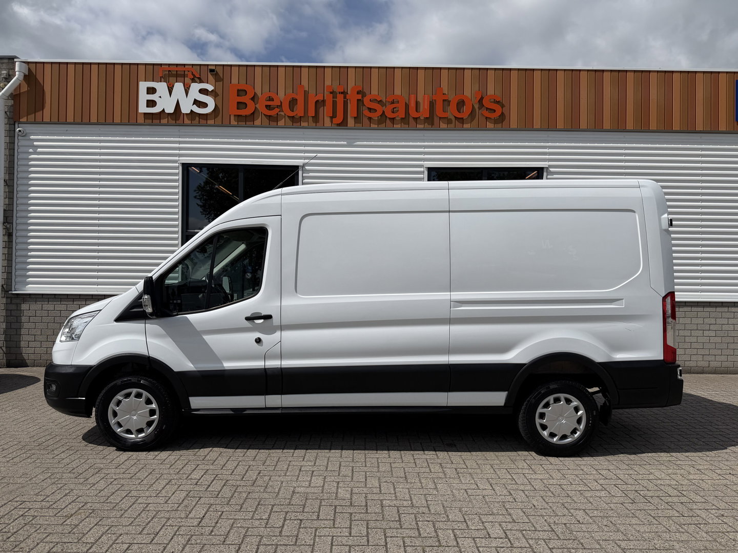 Ford Transit 350 2.0 TDCI L3H2 Trend RWD / trekhaak 2800 kg ! / vaste prijs rijklaar € 18.950 ex btw / lease vanaf € / airco / cruise / stoelverwarming / camera / euro 6 / bpm vrij