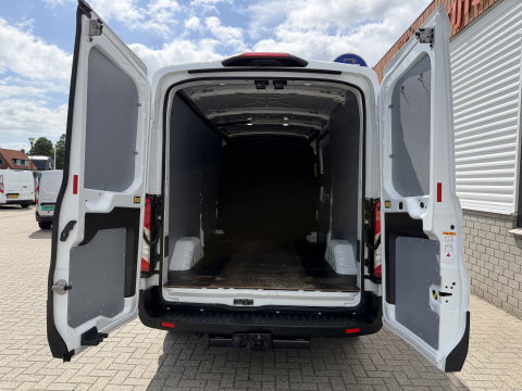 Ford Transit 350 2.0 TDCI L3H2 Trend RWD / trekhaak 2800 kg ! / vaste prijs rijklaar € 18.950 ex btw / lease vanaf € / airco / cruise / stoelverwarming / camera / euro 6 / bpm vrij