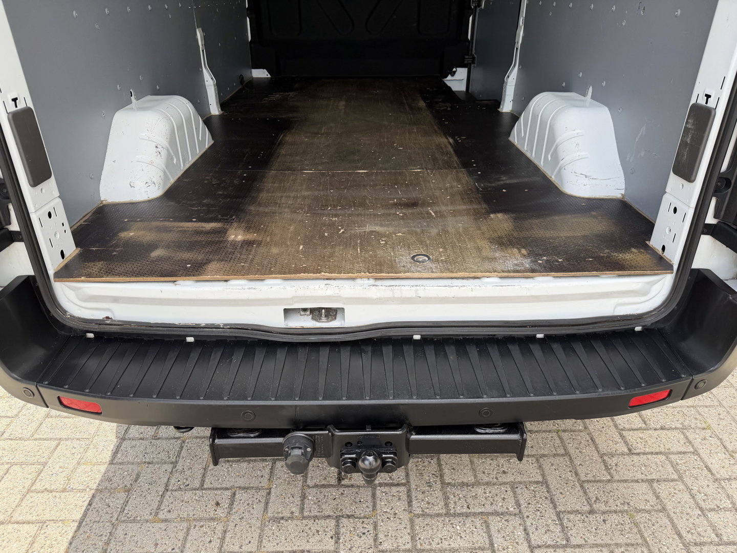 Ford Transit 350 2.0 TDCI L3H2 Trend RWD / trekhaak 2800 kg ! / vaste prijs rijklaar € 18.950 ex btw / lease vanaf € / airco / cruise / stoelverwarming / camera / euro 6 / bpm vrij