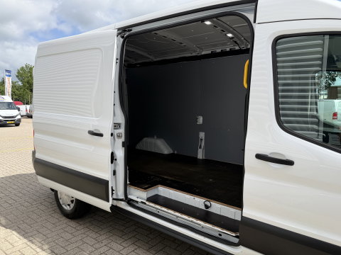 Ford Transit 350 2.0 TDCI L3H2 Trend RWD / trekhaak 2800 kg ! / vaste prijs rijklaar € 18.950 ex btw / lease vanaf € / airco / cruise / stoelverwarming / camera / euro 6 / bpm vrij