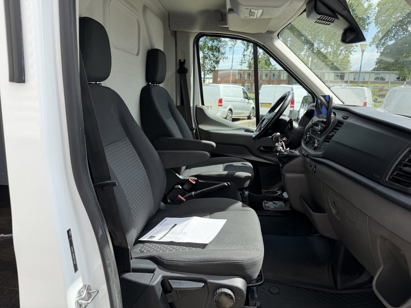 Ford Transit 350 2.0 TDCI L3H2 Trend RWD / trekhaak 2800 kg ! / vaste prijs rijklaar € 18.950 ex btw / lease vanaf € / airco / cruise / stoelverwarming / camera / euro 6 / bpm vrij
