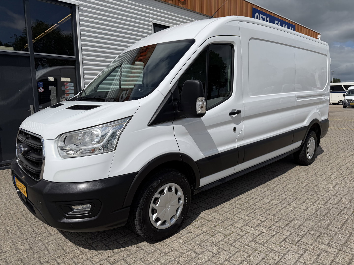 Ford Transit 350 2.0 TDCI L3H2 Trend RWD / trekhaak 2800 kg ! / vaste prijs rijklaar € 18.950 ex btw / lease vanaf € / airco / cruise / stoelverwarming / camera / euro 6 / bpm vrij