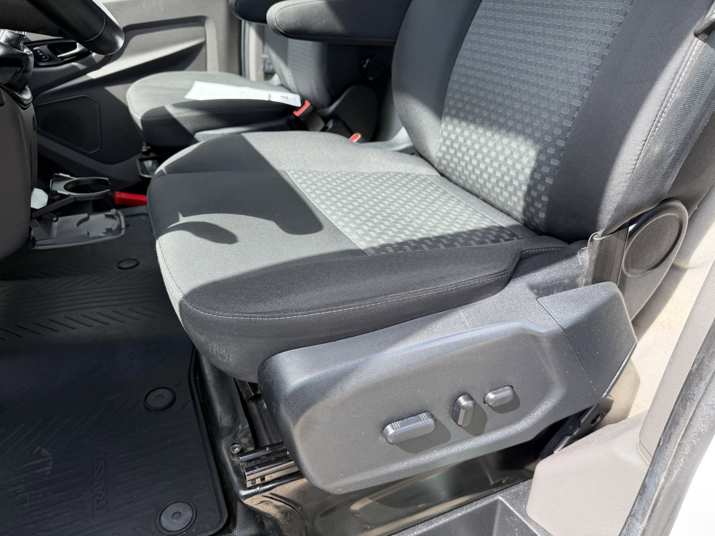Ford Transit 350 2.0 TDCI L3H2 Trend RWD / trekhaak 2800 kg ! / vaste prijs rijklaar € 18.950 ex btw / lease vanaf € / airco / cruise / stoelverwarming / camera / euro 6 / bpm vrij