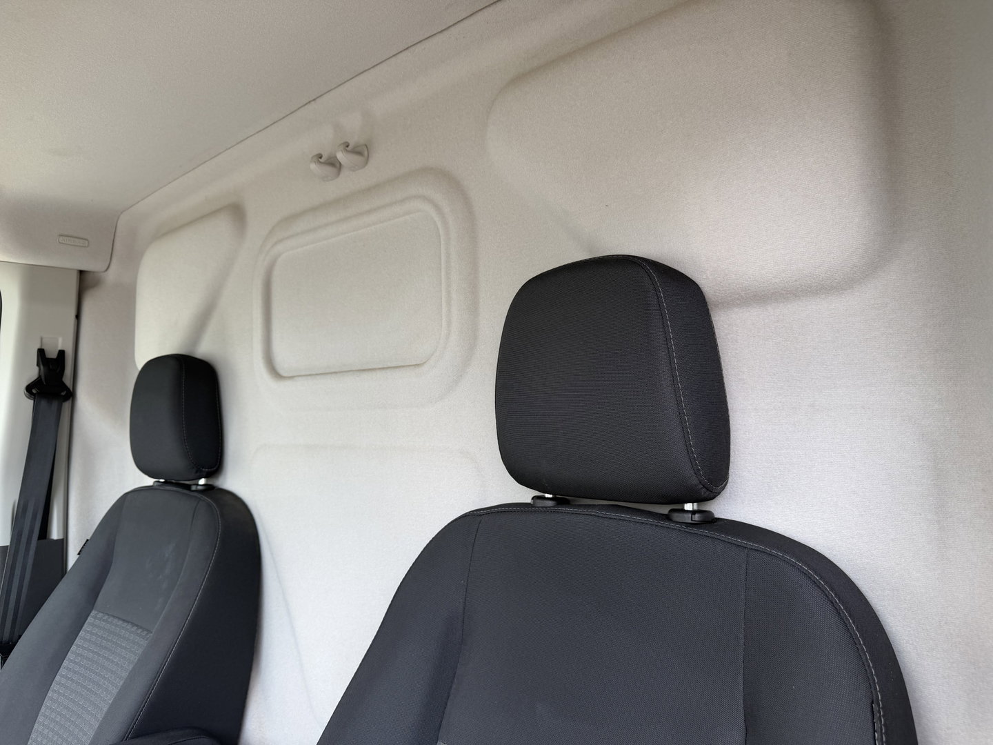 Ford Transit 350 2.0 TDCI L3H2 Trend RWD / trekhaak 2800 kg ! / vaste prijs rijklaar € 18.950 ex btw / lease vanaf € / airco / cruise / stoelverwarming / camera / euro 6 / bpm vrij