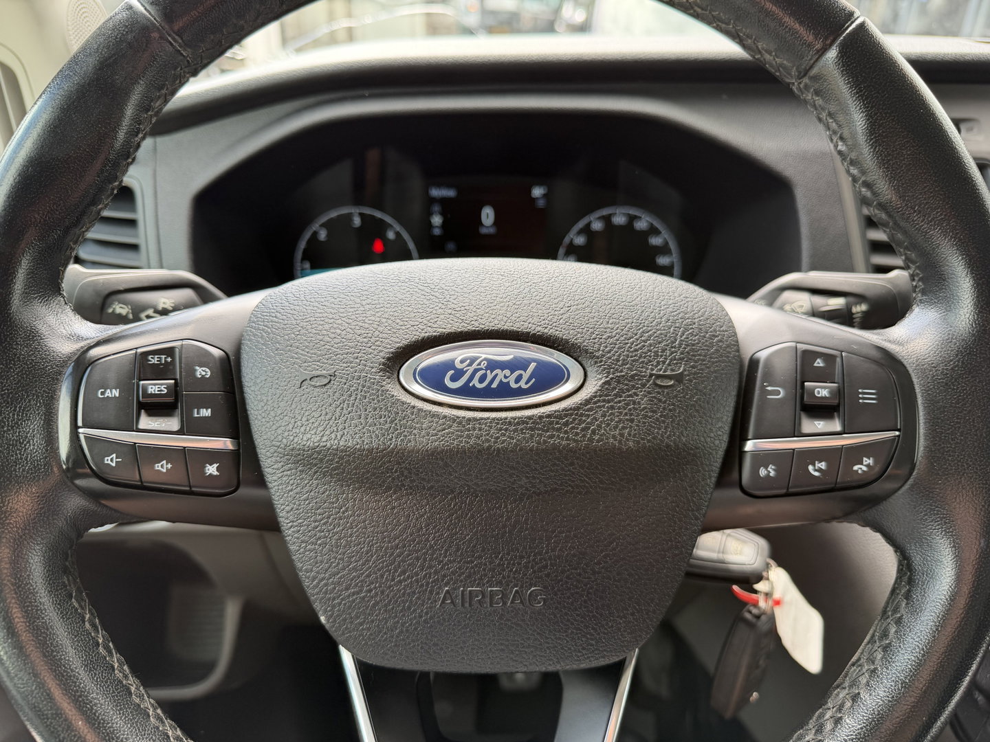 Ford Transit 350 2.0 TDCI L3H2 Trend RWD / trekhaak 2800 kg ! / vaste prijs rijklaar € 18.950 ex btw / lease vanaf € / airco / cruise / stoelverwarming / camera / euro 6 / bpm vrij