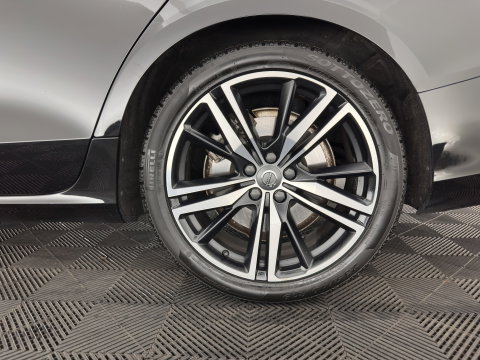 Volvo V60 2.0 T8 Recharge AWD R-Design Black-Line {SoH-99%} (Plug-in) (INCL-BTW) Aut. *LEATHER-FABRIC | FULL-LED | MEMORY-PACK | HARMAN/KARDON | DIGI-COCKPIT | HEATED-SPORTSEATS | KEYLESS | DAB+ | NAVI-FULLMAP | PDC | CRUISE | HEAD-UP | TOWBAR | 19''