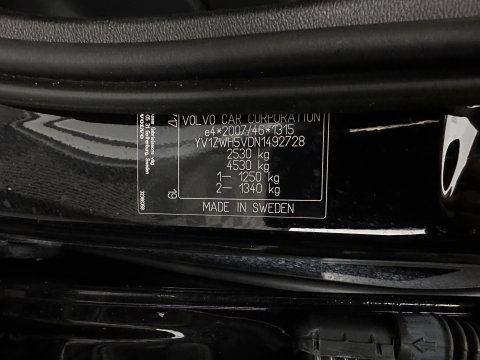 Volvo V60 2.0 T8 Recharge AWD R-Design Black-Line {SoH-99%} (Plug-in) (INCL-BTW) Aut. *LEATHER-FABRIC | FULL-LED | MEMORY-PACK | HARMAN/KARDON | DIGI-COCKPIT | HEATED-SPORTSEATS | KEYLESS | DAB+ | NAVI-FULLMAP | PDC | CRUISE | HEAD-UP | TOWBAR | 19''