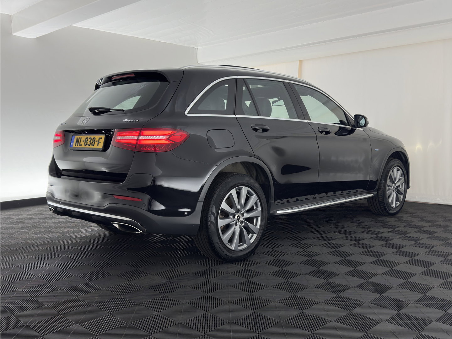 Mercedes-Benz GLC 350e 4MATIC Ambition Aut. *PANO | LEATHER-MICROFIBRE | FULL-LED | NAVI-FULLMAP | CAMERA | BLINDSPOT | HEATED-SPORTSEATS | SHIFTPADDLES | ECC | PDC | CRUISE | 19''ALU*
