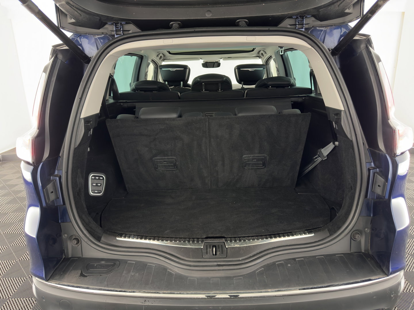 Renault Espace 2.0 Blue dCi Initiale Paris [ 7-Pers. ] Aut. *PANO | HEAD-UP | LEATHER |  ADAPTIVE-CRUISE | FULL-LED | CAMERA | KEYLESS | HEATED-COMFORTSEATS | PRIVACY-GLASS | ECC | PDC | AMBIENT-LIGHT | 19''ALU*