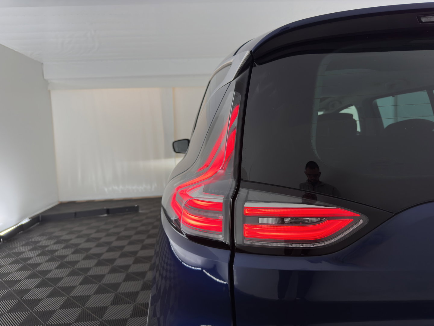 Renault Espace 2.0 Blue dCi Initiale Paris [ 7-Pers. ] Aut. *PANO | HEAD-UP | LEATHER |  ADAPTIVE-CRUISE | FULL-LED | CAMERA | KEYLESS | HEATED-COMFORTSEATS | PRIVACY-GLASS | ECC | PDC | AMBIENT-LIGHT | 19''ALU*