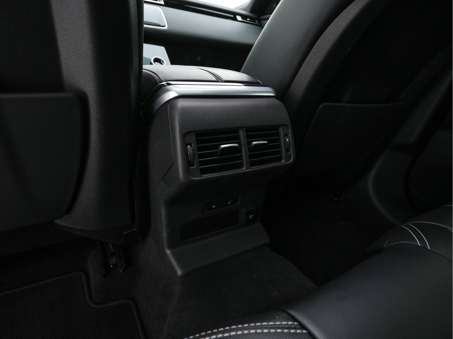 Land Rover Range Rover Velar 3.0 D300 R-Dynamic SE (INCL.BTW) Aut. *PANO | HEAD-UP | LEATHER-FABRIC | FULL-LED | MEMORY-PACK | BLIND-SPOT | DIGI-COCKPIT | CAMERA | KEYLESS | HEATED-COMFORTSEATS | PRIVACY-GLASS | SHIFTPADDLES | 22"ALU*