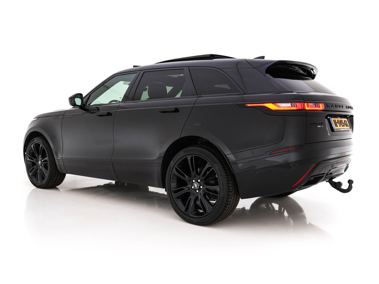 Land Rover Range Rover Velar 3.0 D300 R-Dynamic SE (INCL.BTW) Aut. *PANO | HEAD-UP | LEATHER-FABRIC | FULL-LED | MEMORY-PACK | BLIND-SPOT | DIGI-COCKPIT | CAMERA | KEYLESS | HEATED-COMFORTSEATS | PRIVACY-GLASS | SHIFTPADDLES | 22"ALU*