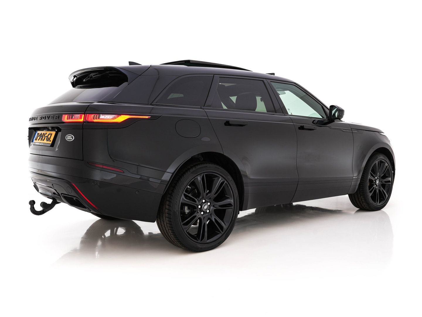 Land Rover Range Rover Velar 3.0 D300 R-Dynamic SE (INCL.BTW) Aut. *PANO | HEAD-UP | LEATHER-FABRIC | FULL-LED | MEMORY-PACK | BLIND-SPOT | DIGI-COCKPIT | CAMERA | KEYLESS | HEATED-COMFORTSEATS | PRIVACY-GLASS | SHIFTPADDLES | 22"ALU*