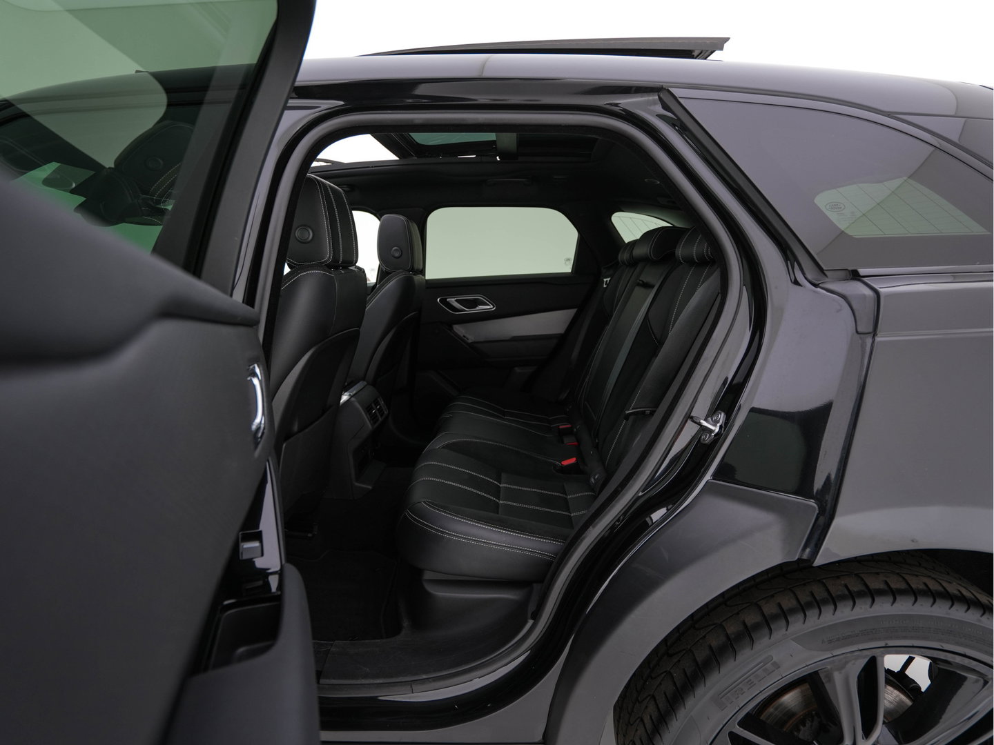 Land Rover Range Rover Velar 3.0 D300 R-Dynamic SE (INCL.BTW) Aut. *PANO | HEAD-UP | LEATHER-FABRIC | FULL-LED | MEMORY-PACK | BLIND-SPOT | DIGI-COCKPIT | CAMERA | KEYLESS | HEATED-COMFORTSEATS | PRIVACY-GLASS | SHIFTPADDLES | 22"ALU*