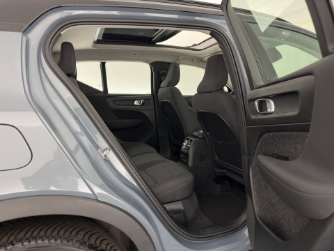 Volvo XC40 1.5 T4 Recharge R-Design Expression {SoH-83%} (Plug-in) (INCL-BTW)  Aut. *PANO | DIGI-COCKPIT | HARMAN/KARDON | BLINDSPOT | KEYLESS | DAB | SPORTSEATS | FULL-LED | NAVI-FULLMAP | CAMERA | ECC | TOWBAR | 18'' ALU*