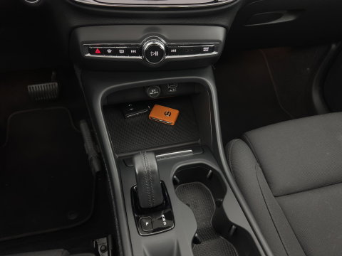 Volvo XC40 1.5 T4 Recharge R-Design Expression {SoH-83%} (Plug-in) (INCL-BTW)  Aut. *PANO | DIGI-COCKPIT | HARMAN/KARDON | BLINDSPOT | KEYLESS | DAB | SPORTSEATS | FULL-LED | NAVI-FULLMAP | CAMERA | ECC | TOWBAR | 18'' ALU*