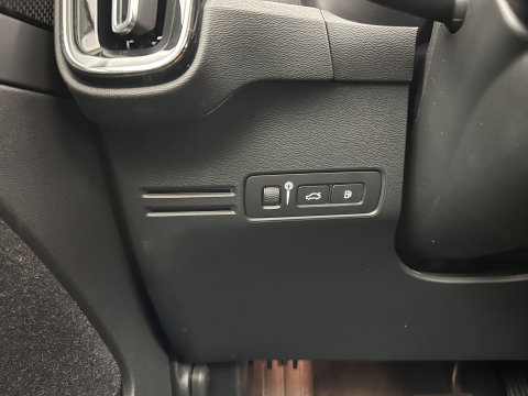Volvo XC40 1.5 T4 Recharge R-Design Expression {SoH-83%} (Plug-in) (INCL-BTW)  Aut. *PANO | DIGI-COCKPIT | HARMAN/KARDON | BLINDSPOT | KEYLESS | DAB | SPORTSEATS | FULL-LED | NAVI-FULLMAP | CAMERA | ECC | TOWBAR | 18'' ALU*