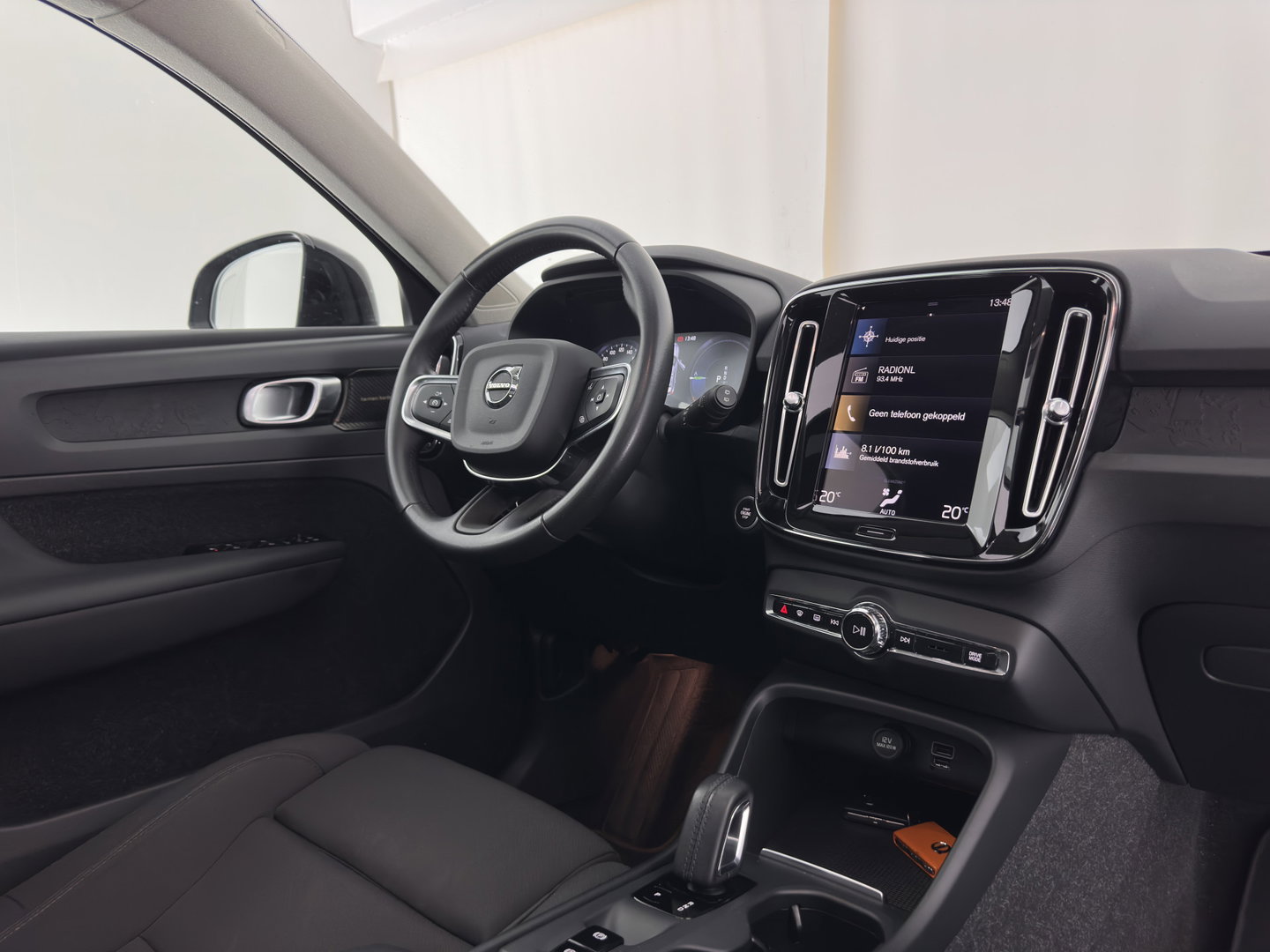Volvo XC40 1.5 T4 Recharge R-Design Expression {SoH-83%} (Plug-in) (INCL-BTW)  Aut. *PANO | DIGI-COCKPIT | HARMAN/KARDON | BLINDSPOT | KEYLESS | DAB | SPORTSEATS | FULL-LED | NAVI-FULLMAP | CAMERA | ECC | TOWBAR | 18'' ALU*