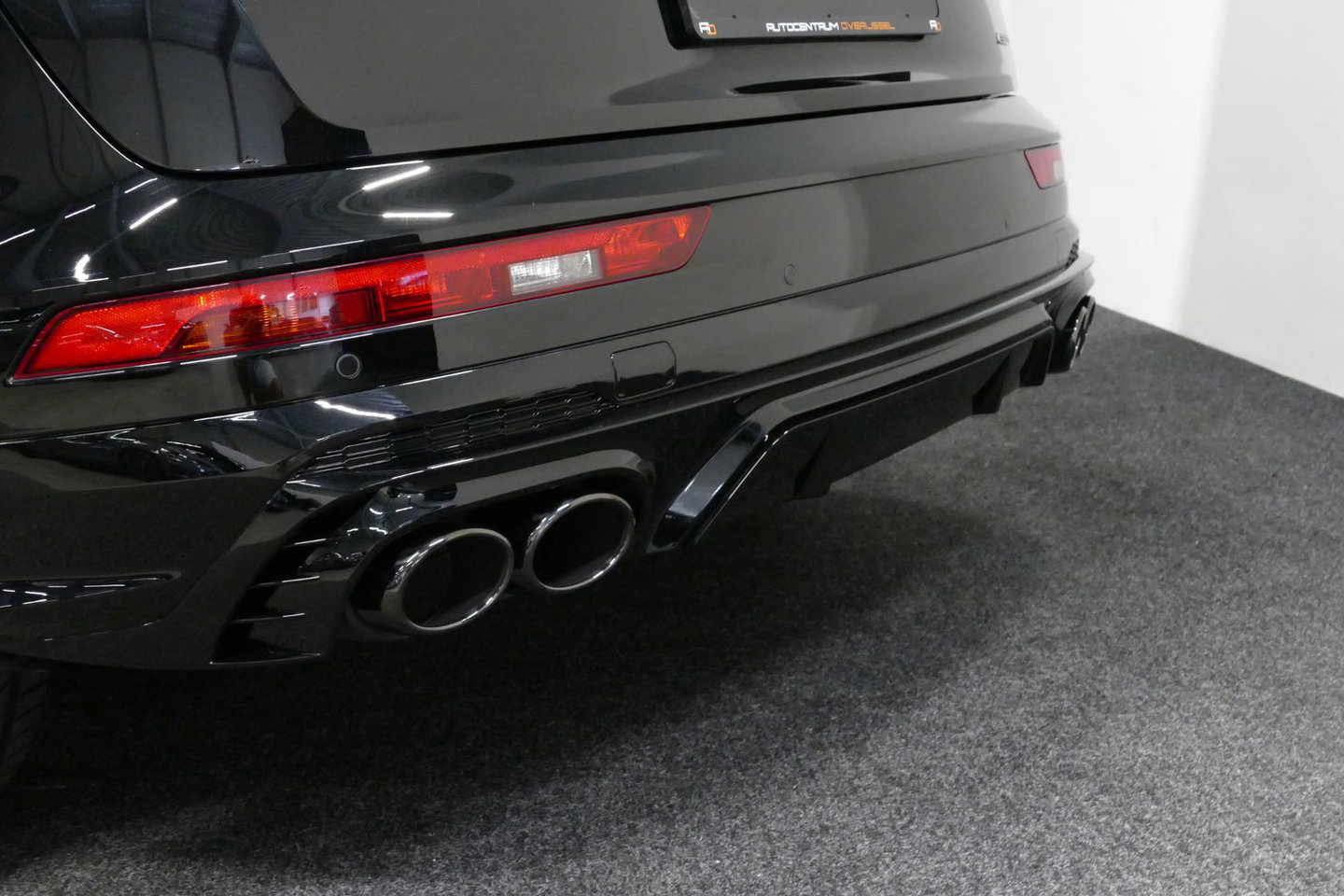 Audi Q5 55 TFSI e S edition / S Line / SQ5 Diffuser / Maxton Design Bodykit V.2 / Luchtvering / Panoramadak / Elektr. verstelbare voorstoelen (links met memory) / Matrix LED / Stoelverwarming / Apple Carplay - Android Auto / 21'' LMV / Dodehoekdetectie / Achterui