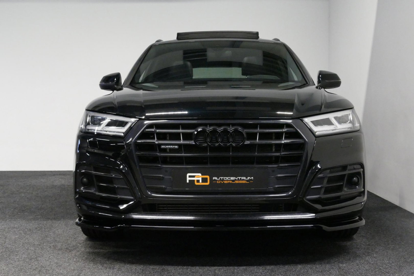 Audi Q5 55 TFSI e S edition / S Line / SQ5 Diffuser / Maxton Design Bodykit V.2 / Luchtvering / Panoramadak / Elektr. verstelbare voorstoelen (links met memory) / Matrix LED / Stoelverwarming / Apple Carplay - Android Auto / 21'' LMV / Dodehoekdetectie / Achterui